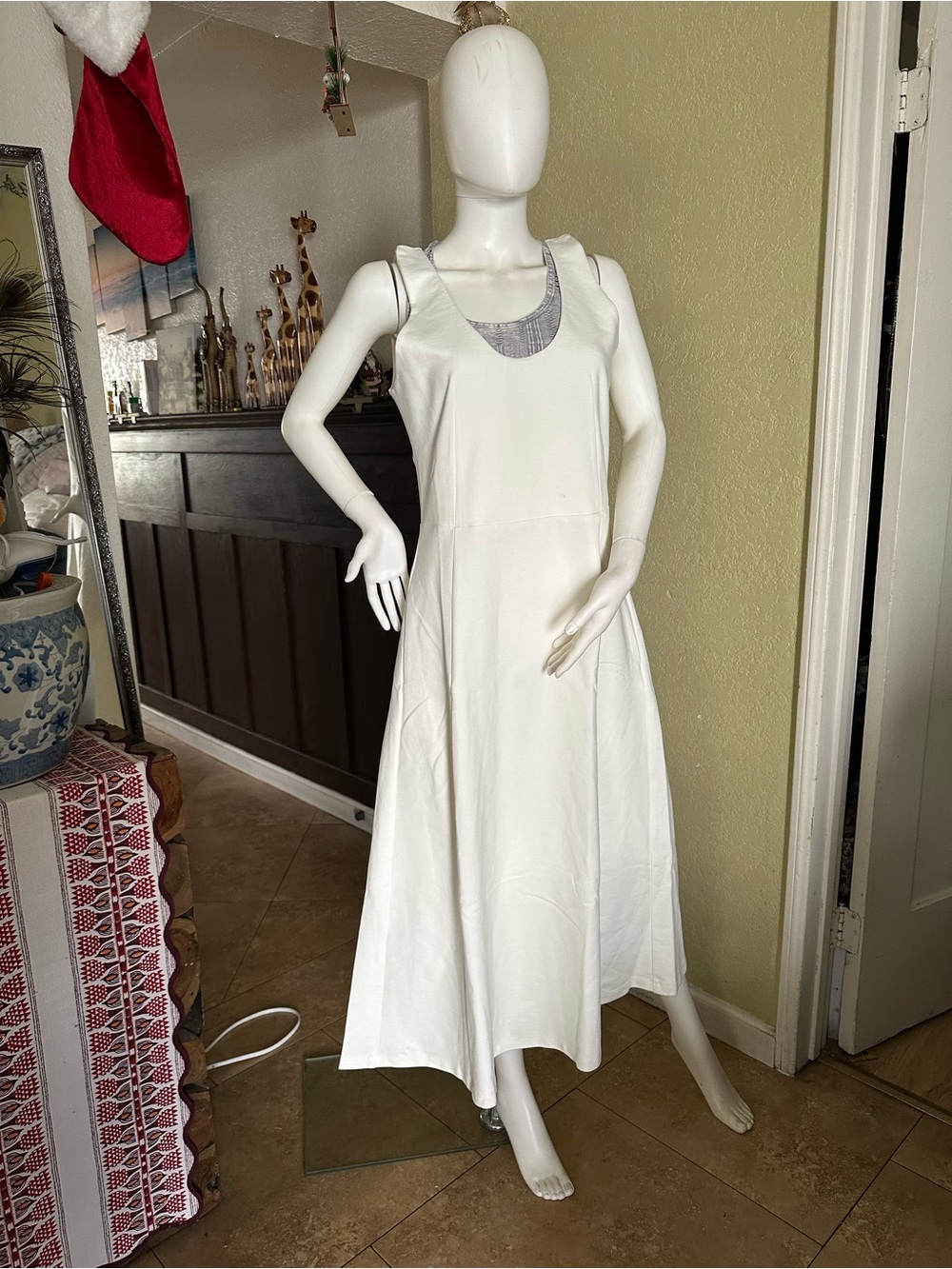 Women's White Sleeveless Maxi Dress with Scoop Neck